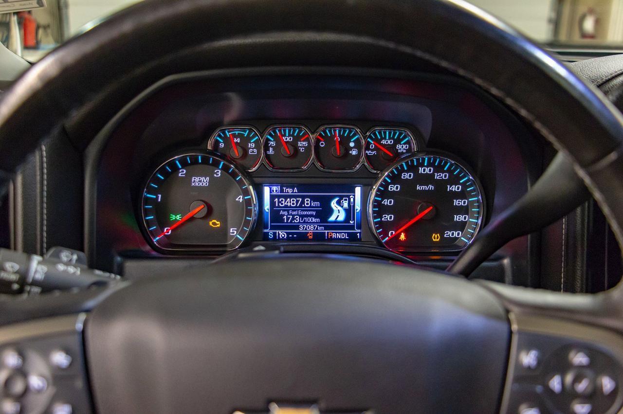 2017 Chevrolet Silverado 2500HD 4x4 Crew Cab High Country Diesel Leather Roof Nav Red Deer AB