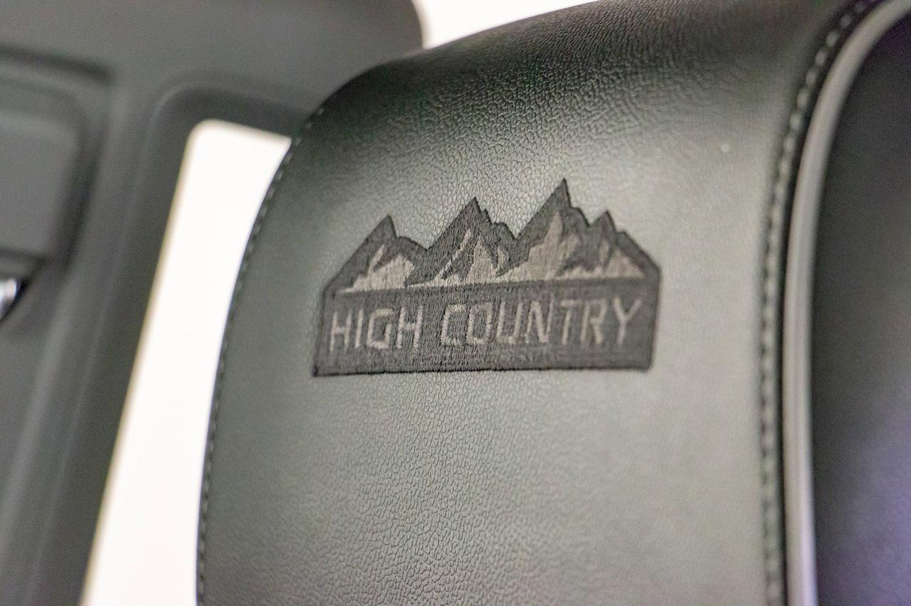 2017 Chevrolet Silverado 2500HD 4x4 Crew Cab High Country Diesel Leather Roof Nav Red Deer AB