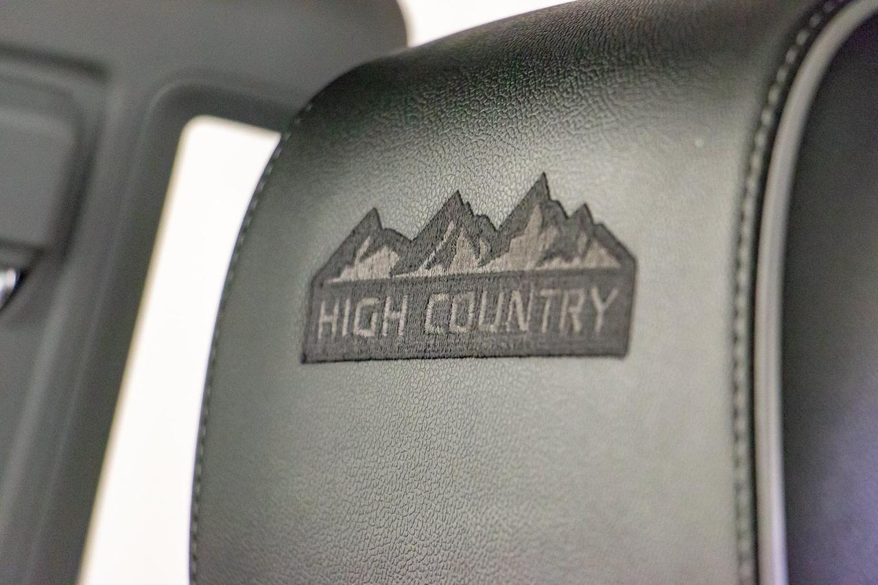2017 Chevrolet Silverado 2500HD 4x4 Crew Cab High Country Diesel Leather Roof Nav Red Deer AB