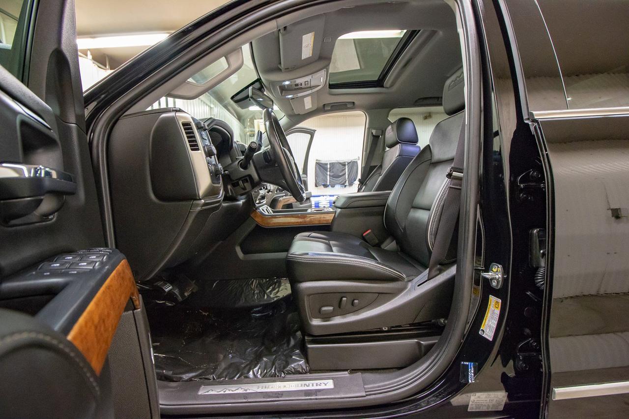 2017 Chevrolet Silverado 2500HD 4x4 Crew Cab High Country Diesel Leather Roof Nav Red Deer AB