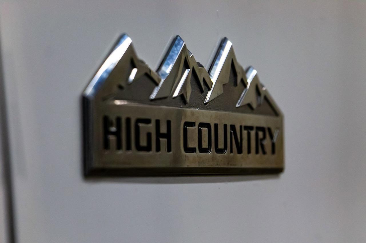 2017 Chevrolet Silverado 2500HD 4x4 Crew Cab High Country Diesel Red Deer AB