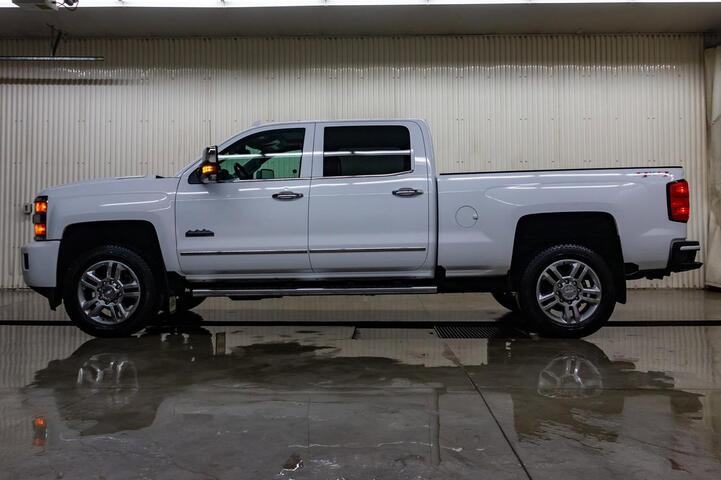 2017 Chevrolet Silverado 2500HD 4x4 Crew Cab High Country Diesel Red Deer AB