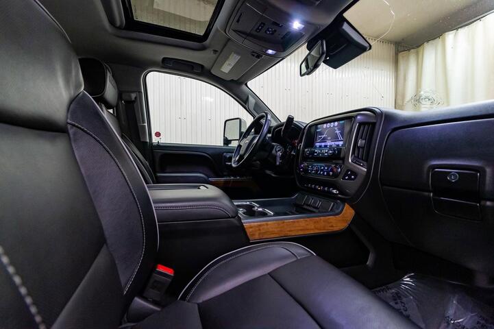 2017 Chevrolet Silverado 2500HD 4x4 Crew Cab High Country Diesel Red Deer AB