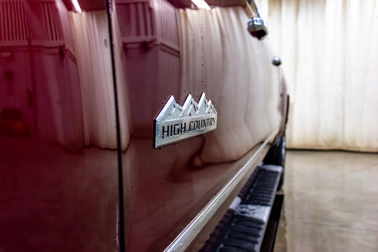 2017 Chevrolet Silverado 2500HD 4x4 Crew Cab High Country Leather Roof Nav Red Deer AB