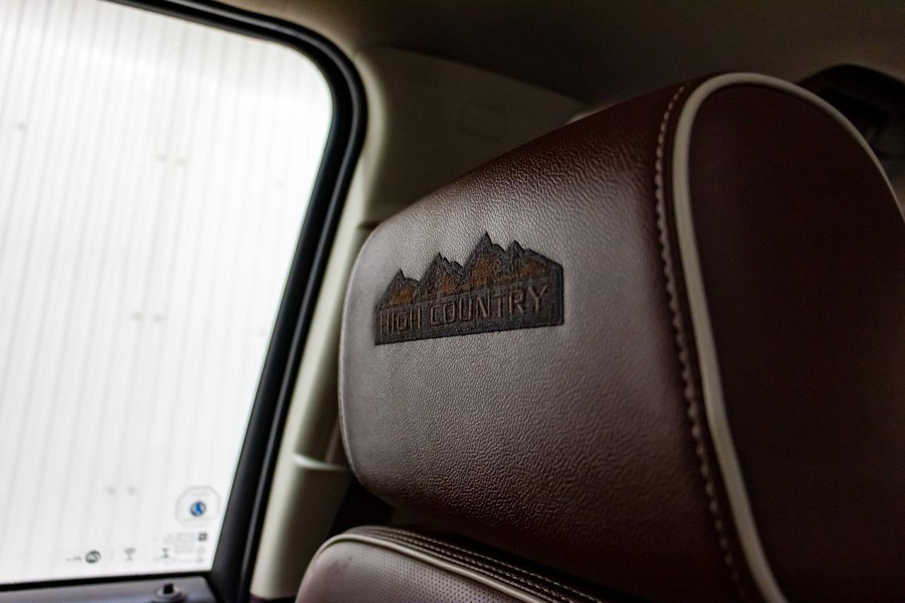 2017 Chevrolet Silverado 2500HD 4x4 Crew Cab High Country Leather Roof Nav Red Deer AB