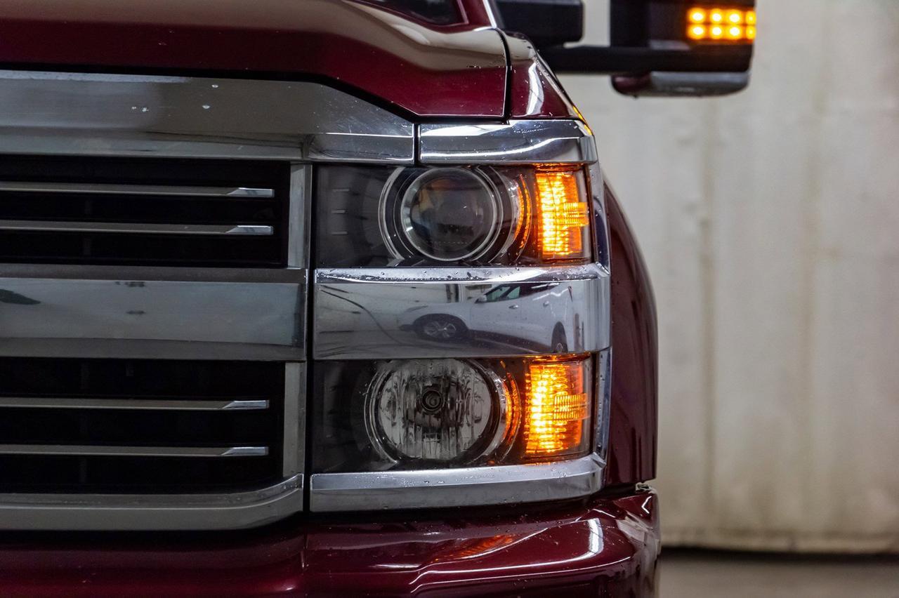 2017 Chevrolet Silverado 2500HD 4x4 Crew Cab High Country Leather Roof Nav Red Deer AB