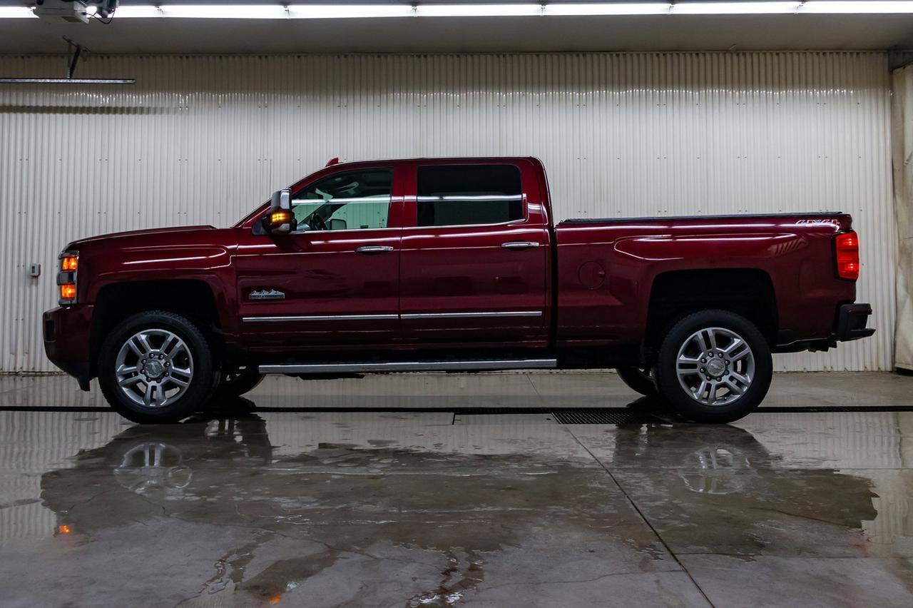 2017 Chevrolet Silverado 2500HD 4x4 Crew Cab High Country Leather Roof Nav Red Deer AB