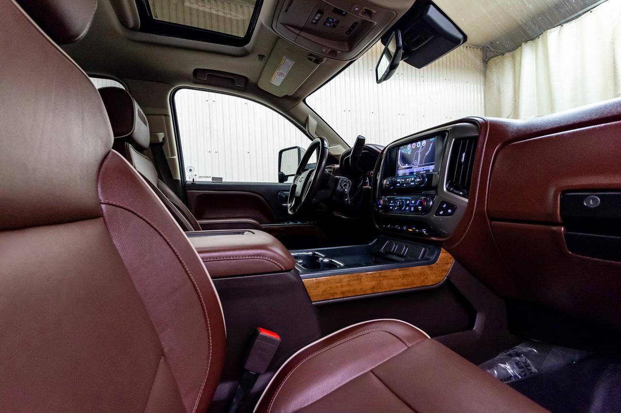 2017 Chevrolet Silverado 2500HD 4x4 Crew Cab High Country Leather Roof Nav Red Deer AB