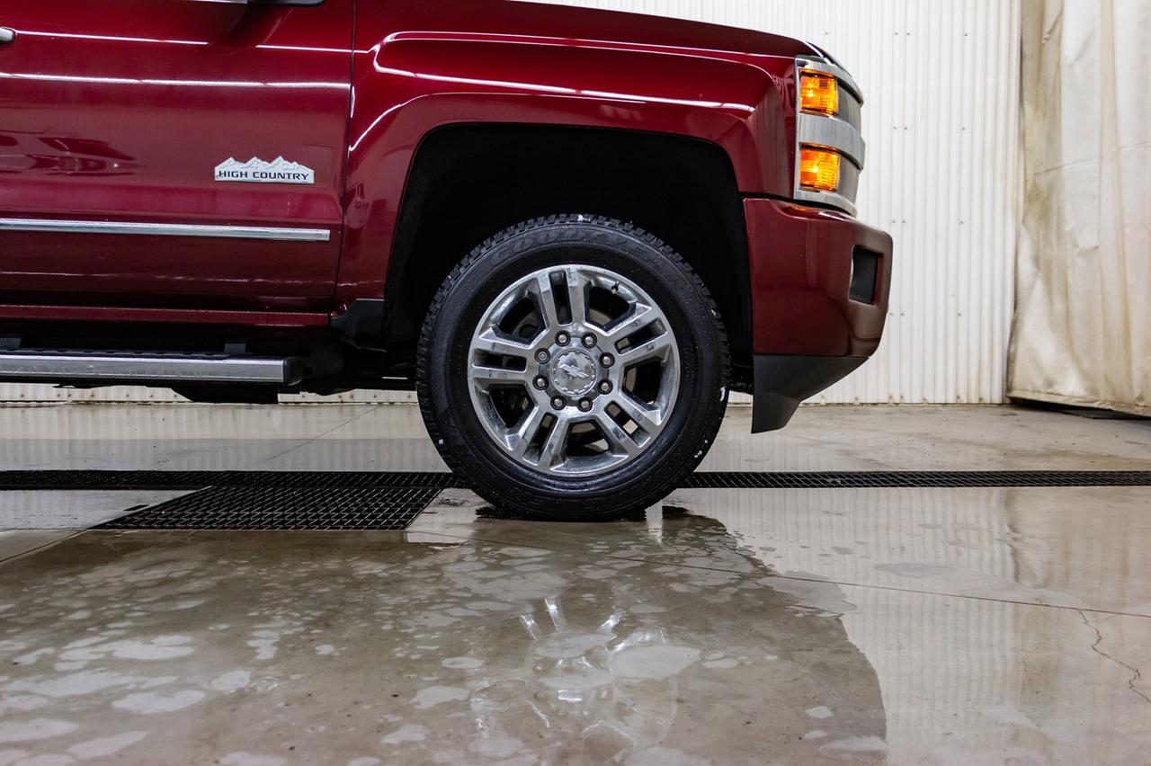 2017 Chevrolet Silverado 2500HD 4x4 Crew Cab High Country Leather Roof Nav Red Deer AB