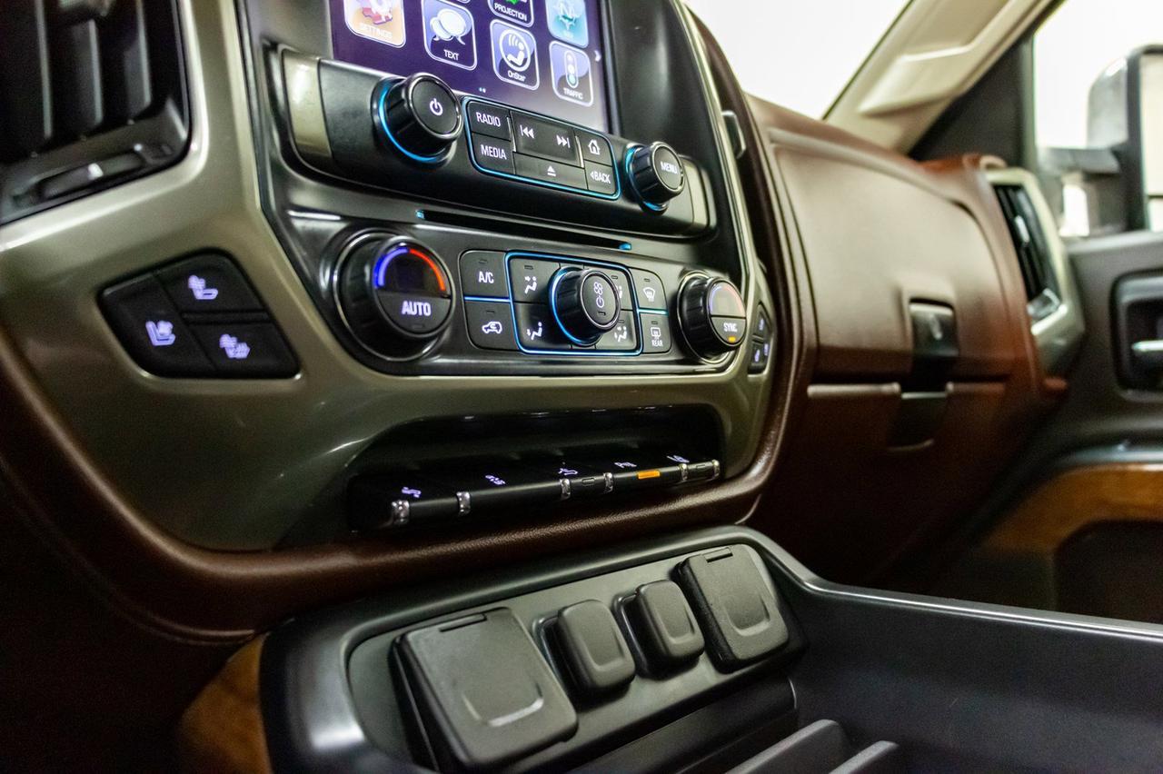 2017 Chevrolet Silverado 2500HD 4x4 Crew Cab High Country Leather Roof Nav Red Deer AB