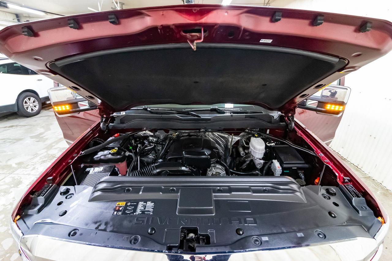 2017 Chevrolet Silverado 2500HD 4x4 Crew Cab High Country Leather Roof Nav Red Deer AB