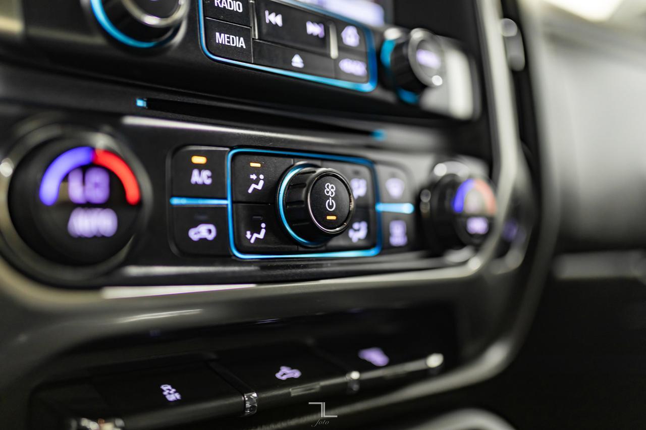 2017 Chevrolet Silverado 2500HD 4x4 Crew Cab LT Diesel BCam Red Deer AB