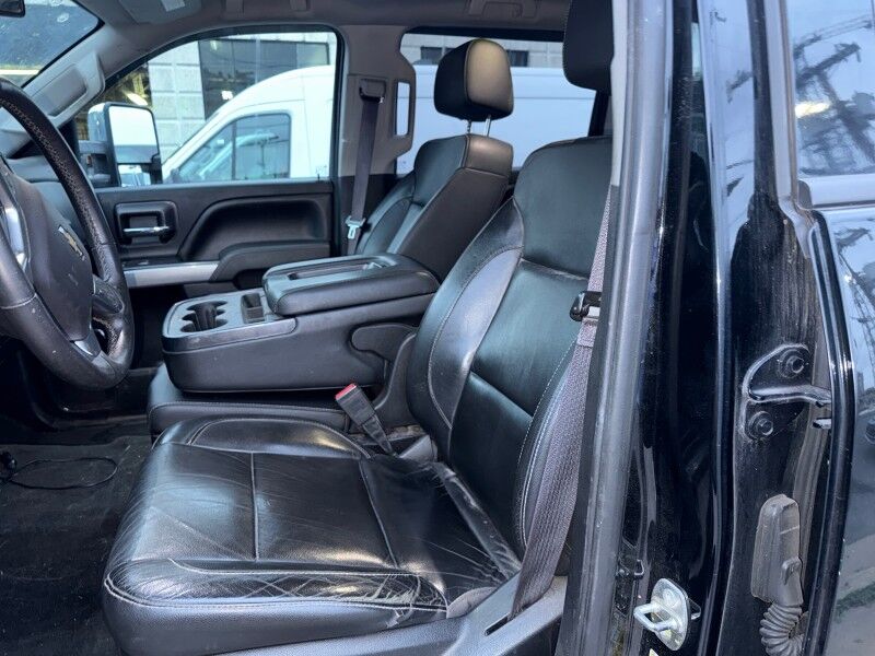 2017 Chevrolet Silverado 2500HD LTZ Crew Cab DRW 4WD w/ Duramax Plus Package Arlington VA
