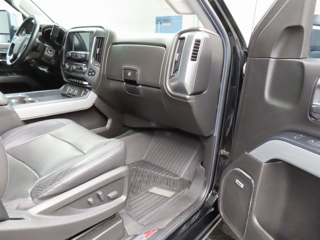 2017 Chevrolet Silverado 3500HD 4x4 Crew Cab LTZ Fond du Lac WI