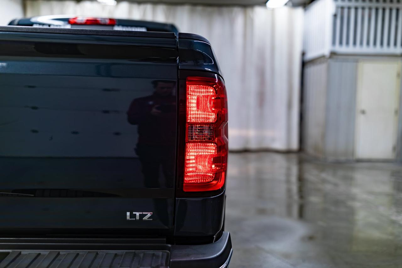 2017 Chevrolet Silverado 3500HD 4x4 Crew Cab LTZ Z71 Diesel Leather Roof Nav Red Deer AB