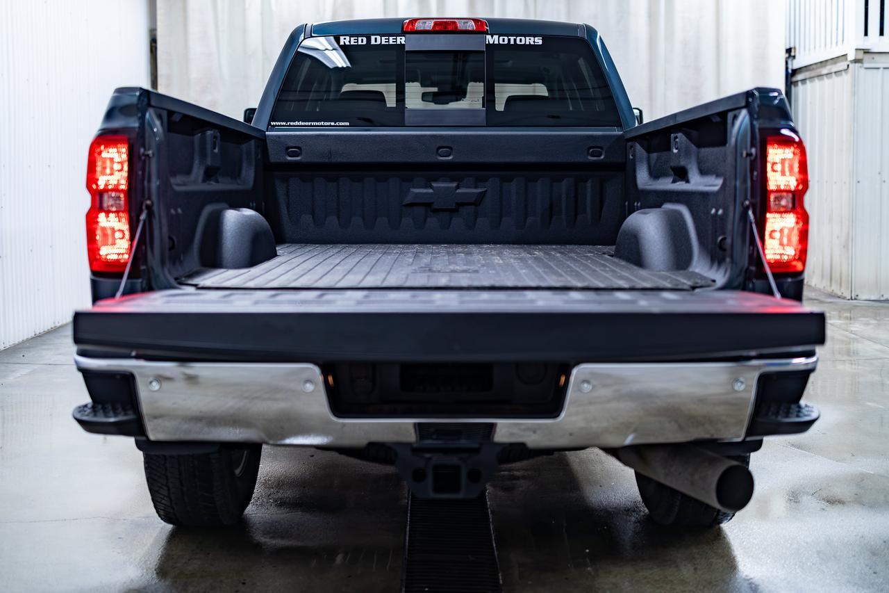 2017 Chevrolet Silverado 3500HD 4x4 Crew Cab LTZ Z71 Diesel Leather Roof Nav Red Deer AB
