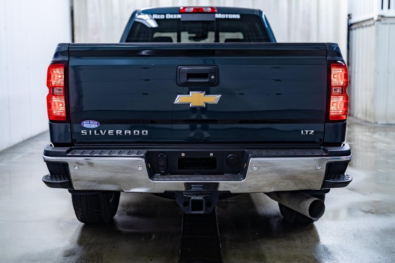 2017 Chevrolet Silverado 3500HD 4x4 Crew Cab LTZ Z71 Diesel Leather Roof Nav Red Deer AB