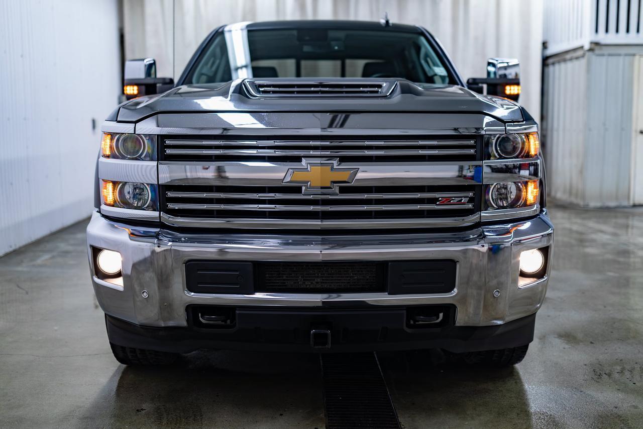 2017 Chevrolet Silverado 3500HD 4x4 Crew Cab LTZ Z71 Diesel Leather Roof Nav Red Deer AB