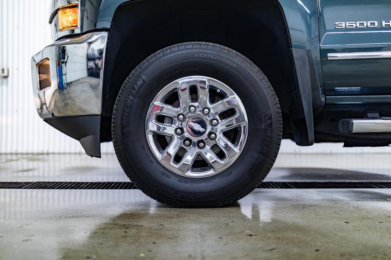 2017 Chevrolet Silverado 3500HD 4x4 Crew Cab LTZ Z71 Diesel Leather Roof Nav Red Deer AB
