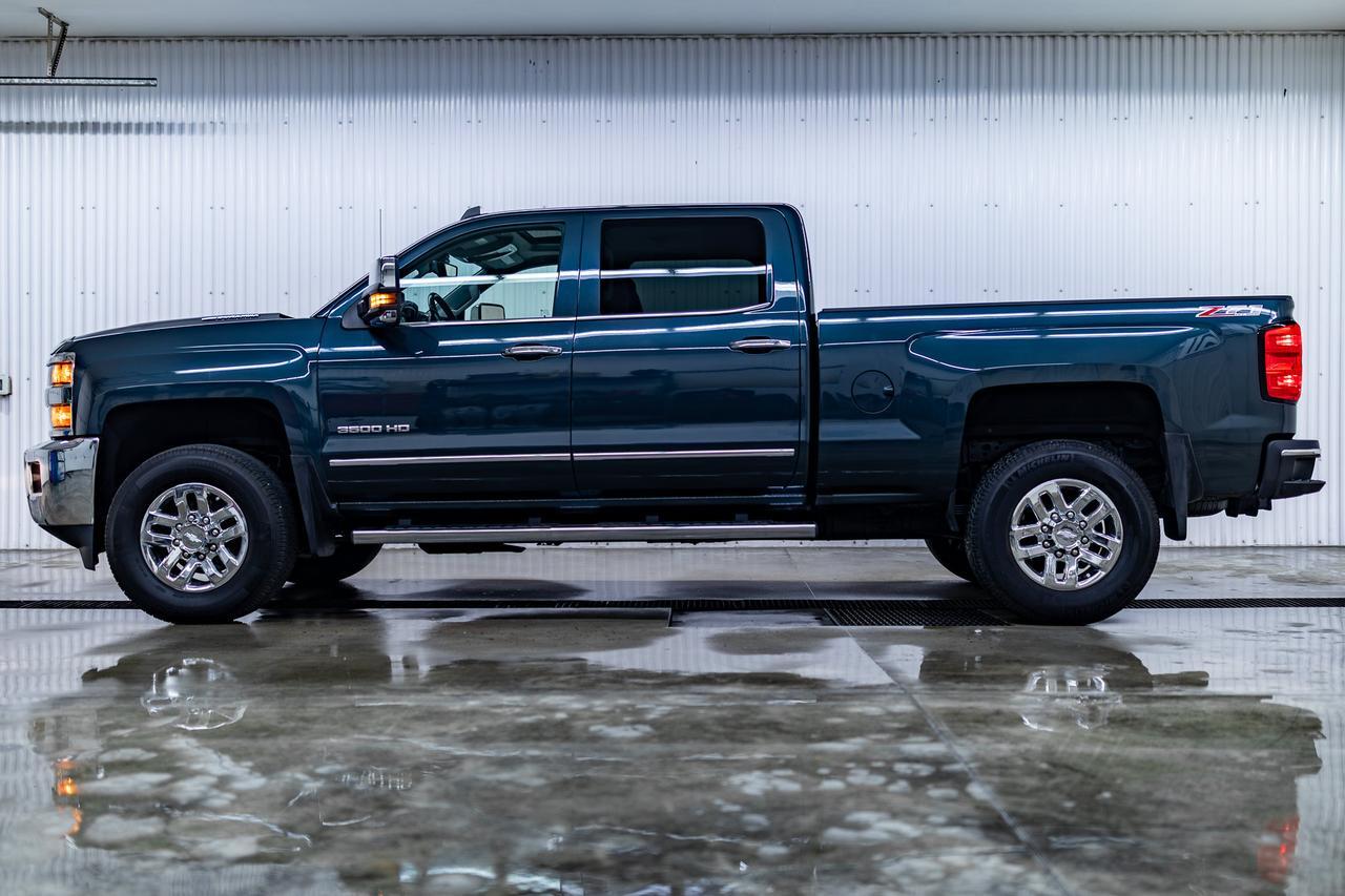 2017 Chevrolet Silverado 3500HD 4x4 Crew Cab LTZ Z71 Diesel Leather Roof Nav Red Deer AB