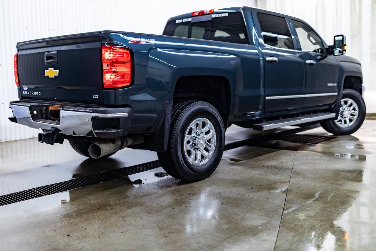 2017 Chevrolet Silverado 3500HD 4x4 Crew Cab LTZ Z71 Diesel Leather Roof Nav Red Deer AB