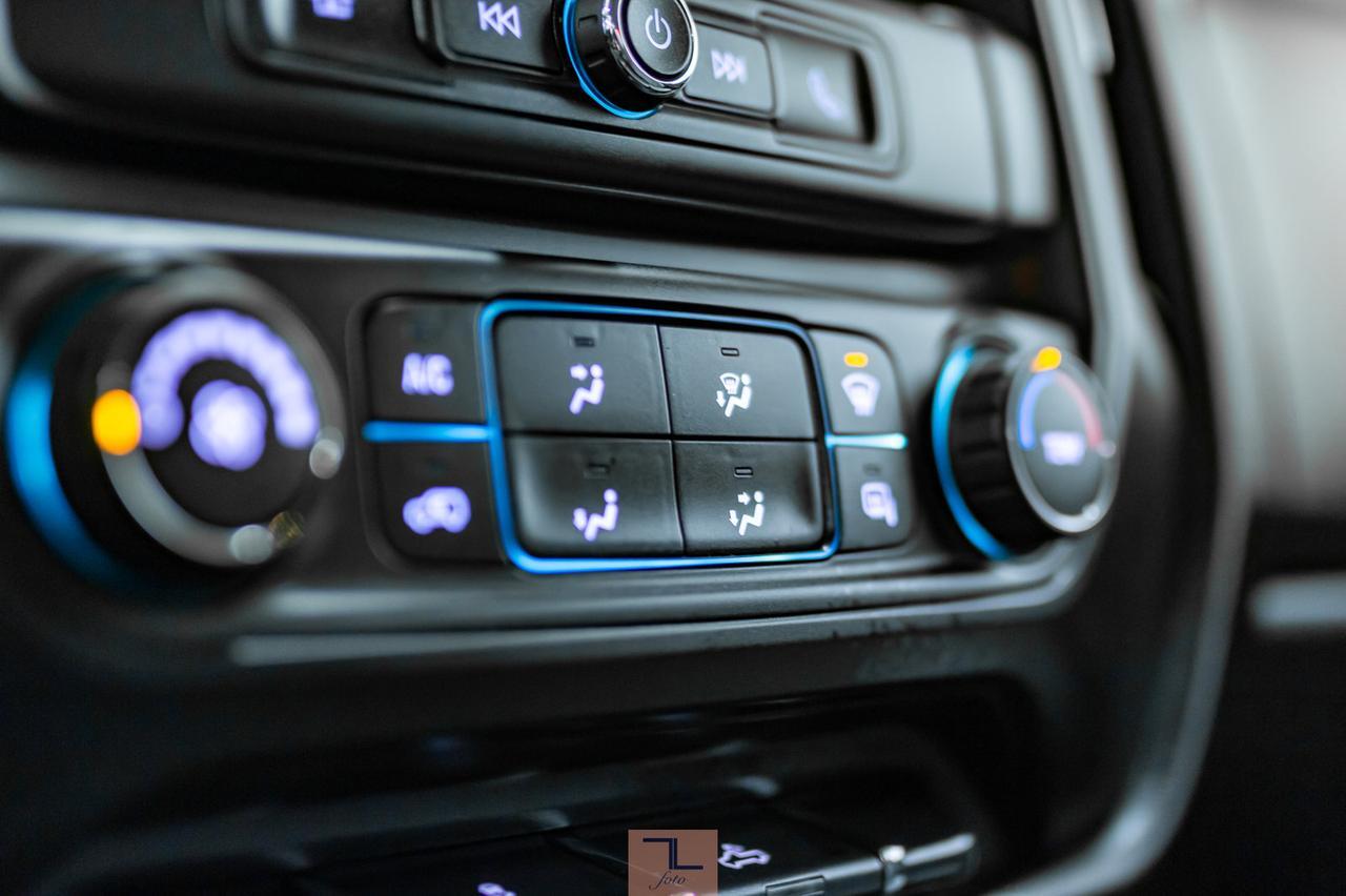 2017 Chevrolet Silverado 3500HD 4x4 Double Cab WT Longbox BCam Red Deer AB