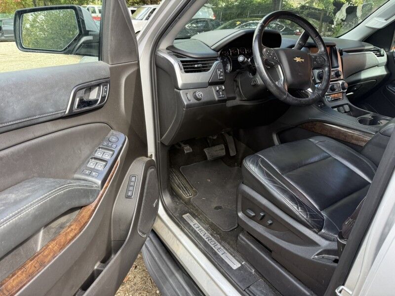 2017 Chevrolet Suburban LT w/ Luxury Package