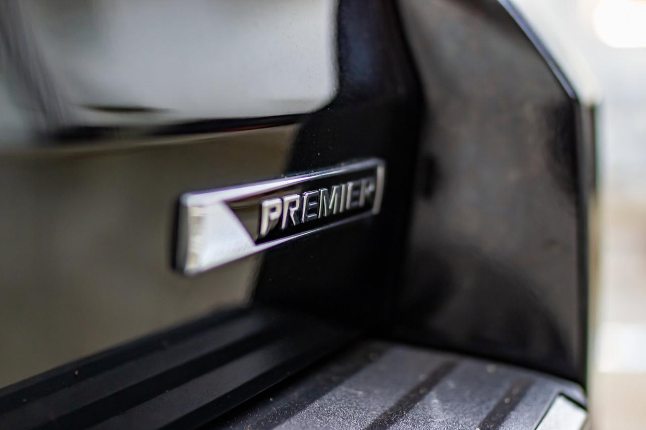 2017 Chevrolet Tahoe AWD Premier Leather Roof Nav TV BCam Red Deer AB