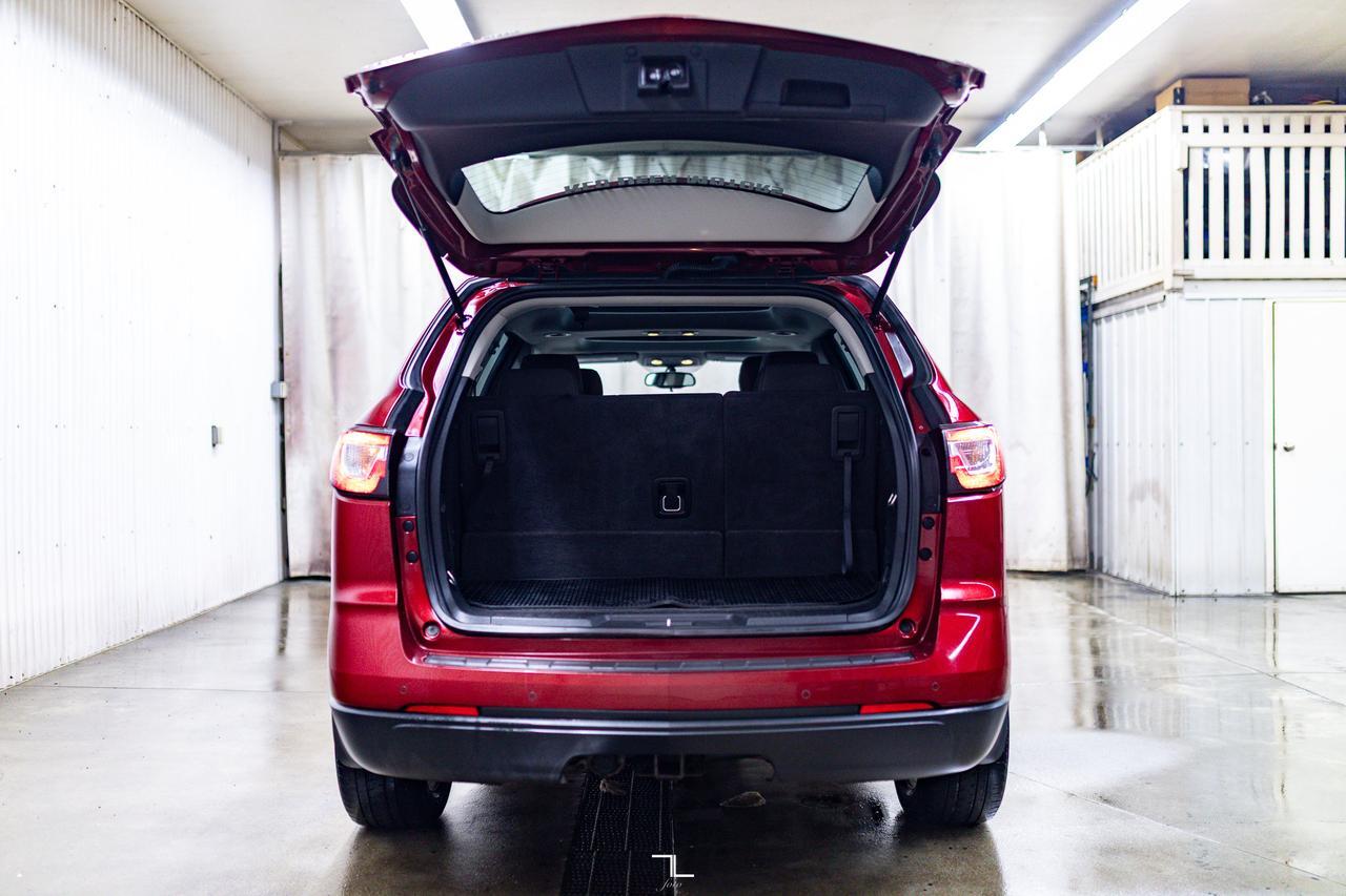 2017 Chevrolet Traverse AWD LT Roof BCam PSeat Red Deer AB