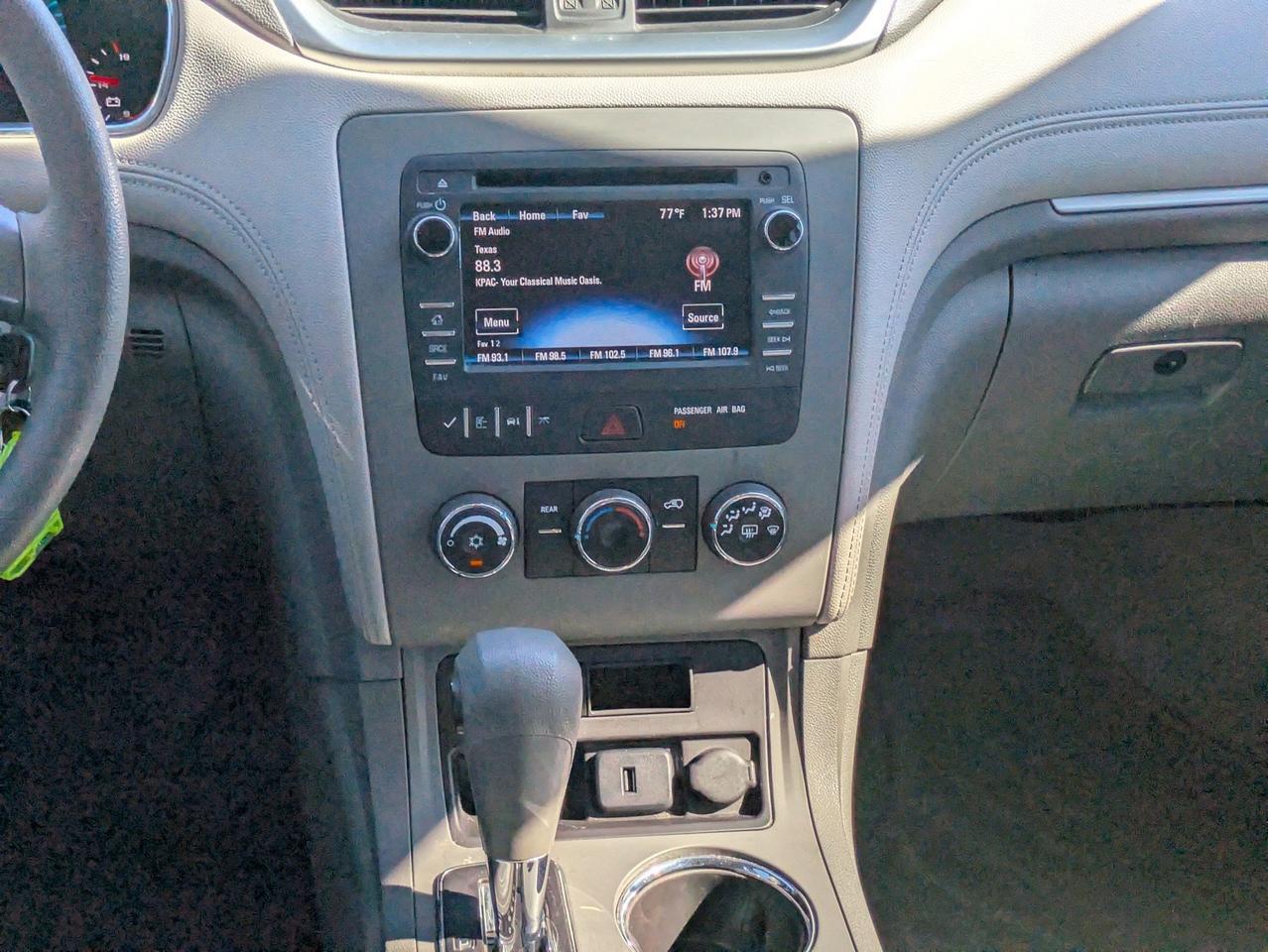 2017 Chevrolet Traverse LS Castroville TX