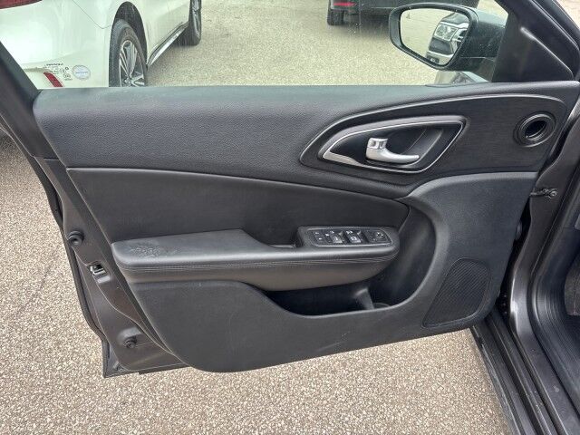 2017 Chrysler 200 Limited Platinum Cleveland OH