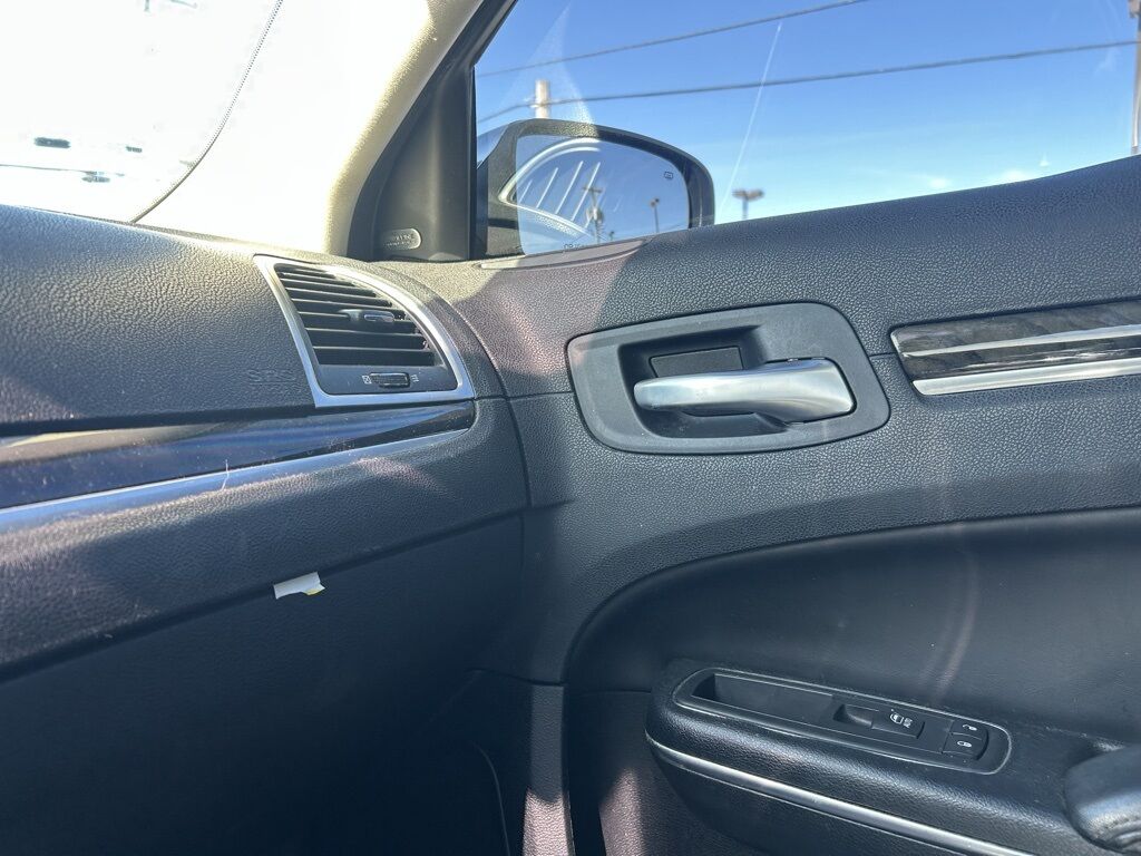 2017 Chrysler 300 C Crestwood KY