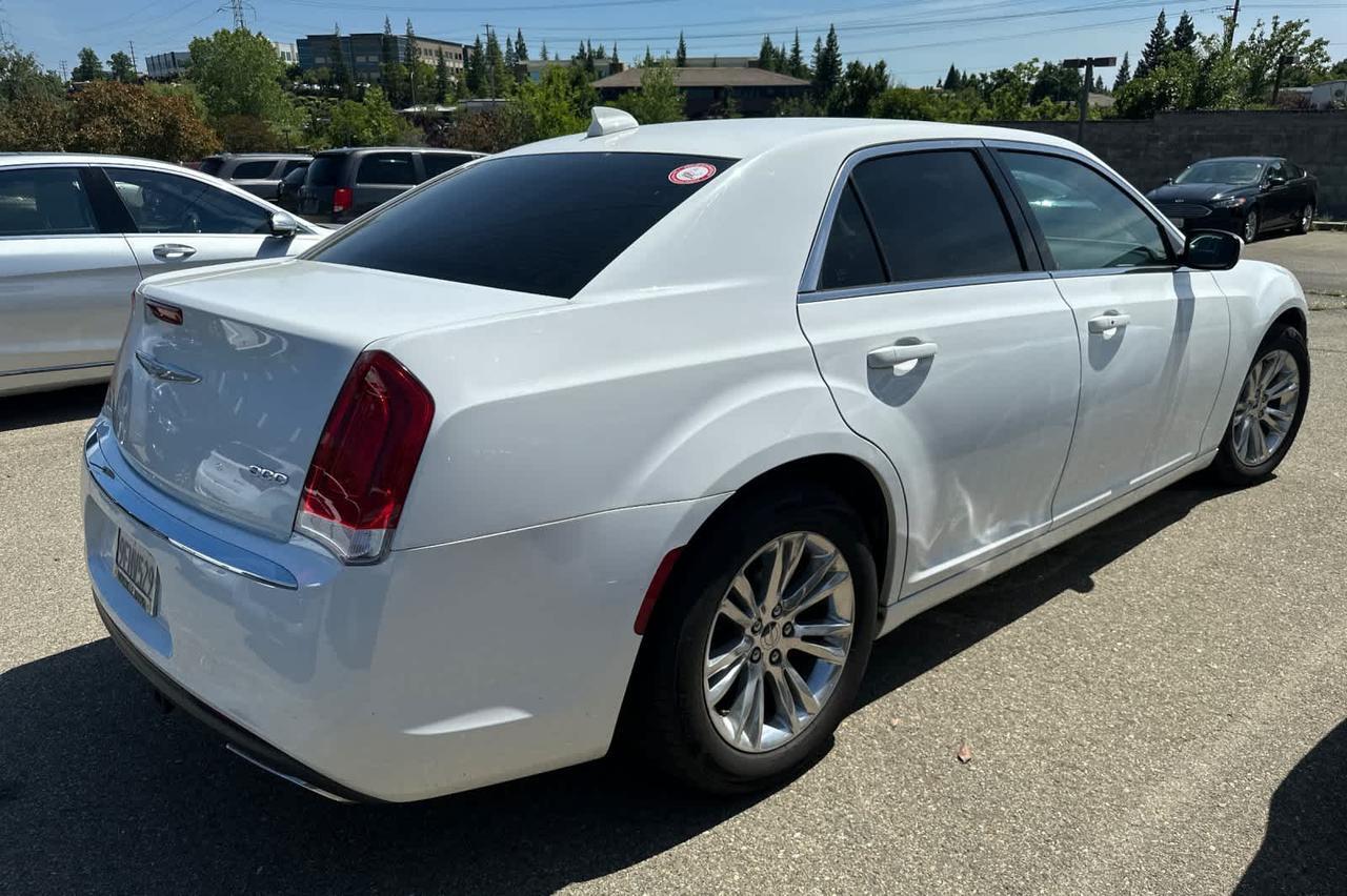 2017 Chrysler 300 Limited
