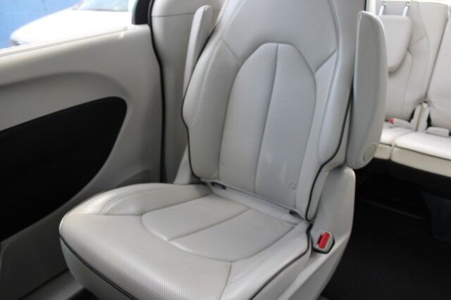 2017 Chrysler Pacifica Hybrid Platinum Melbourne FL
