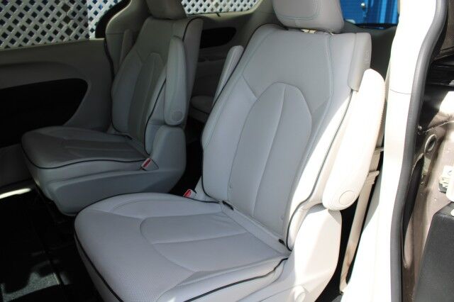 2017 Chrysler Pacifica Hybrid Platinum Melbourne FL