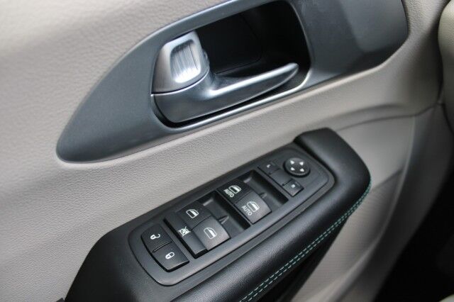 2017 Chrysler Pacifica Hybrid Platinum Melbourne FL