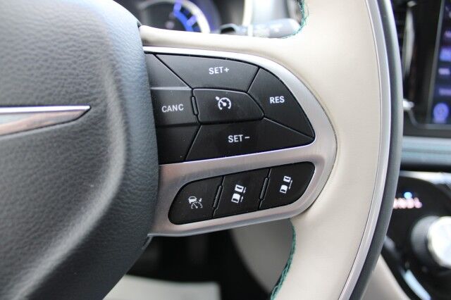 2017 Chrysler Pacifica Hybrid Platinum Melbourne FL