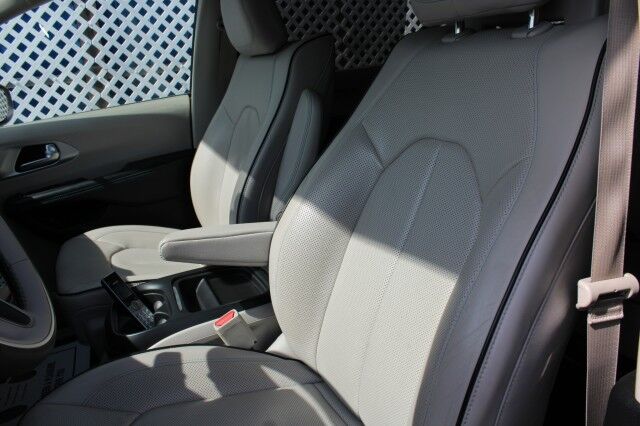 2017 Chrysler Pacifica Hybrid Platinum Melbourne FL