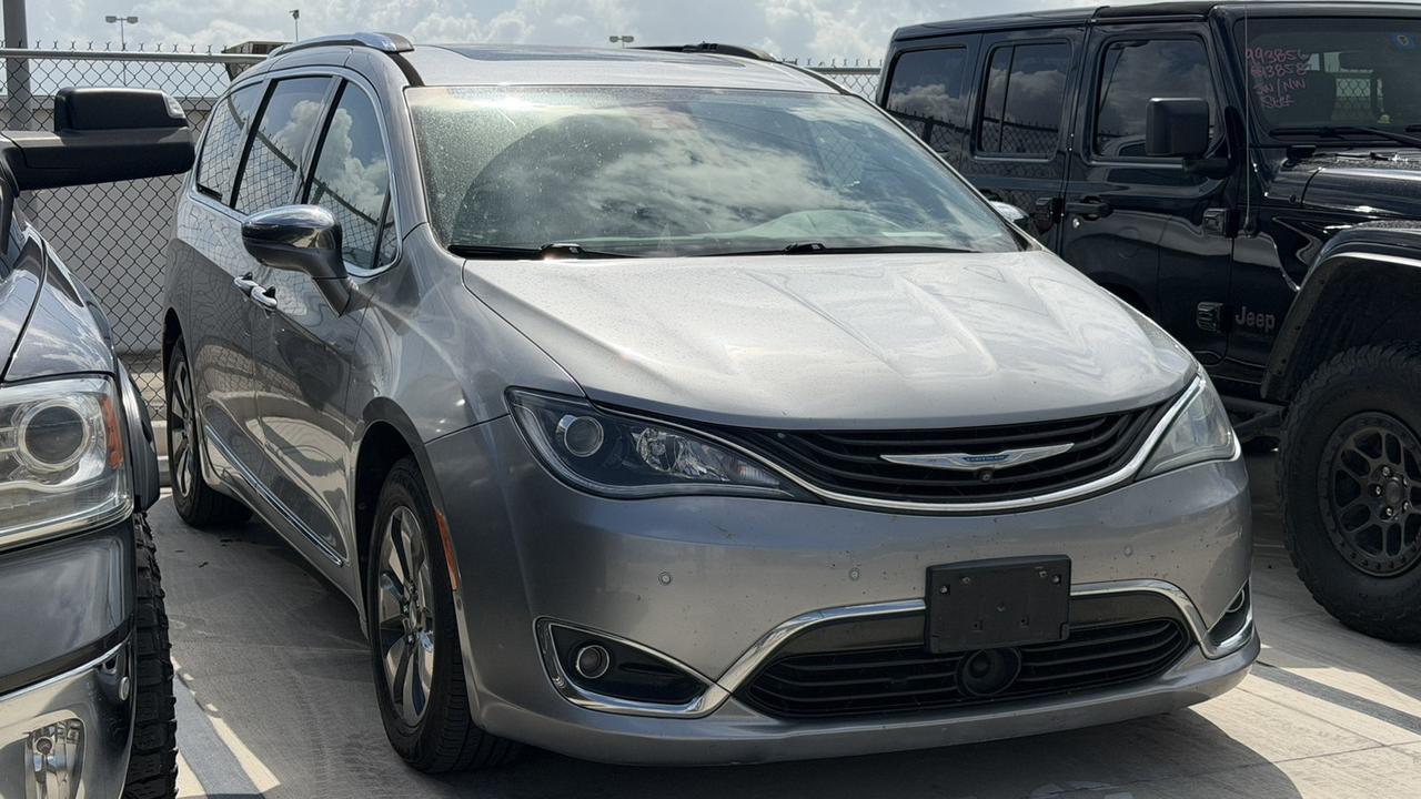 2017 Chrysler Pacifica Hybrid Platinum