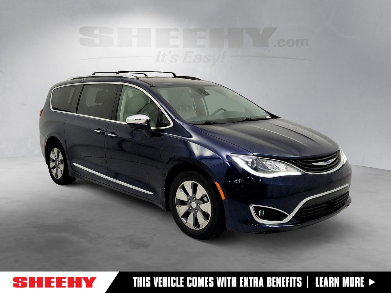 2017 Chrysler Pacifica Hybrid Platinum's photo
