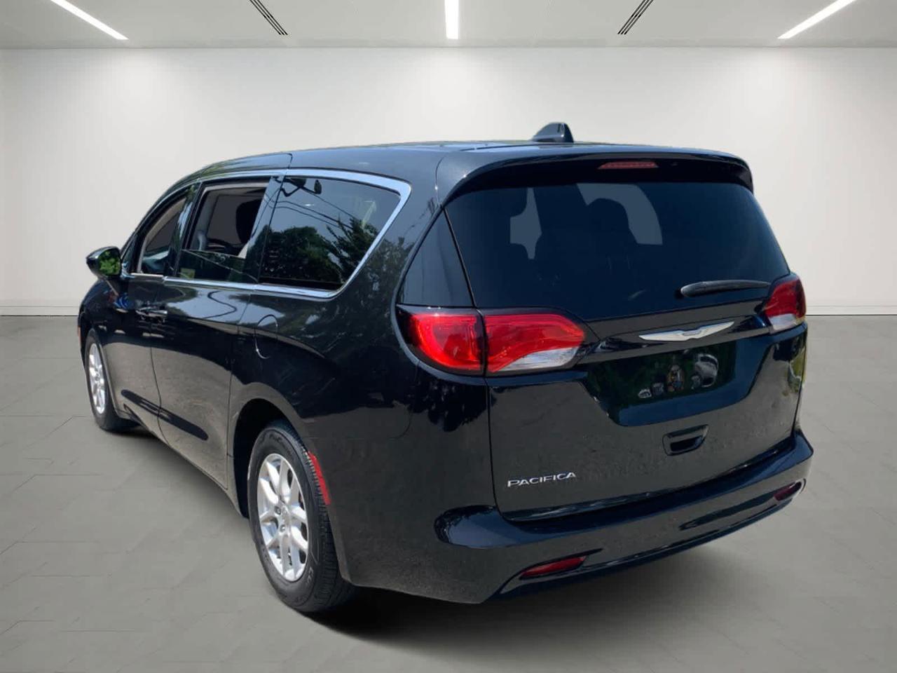 2017 Chrysler Pacifica LX Dartmouth MA