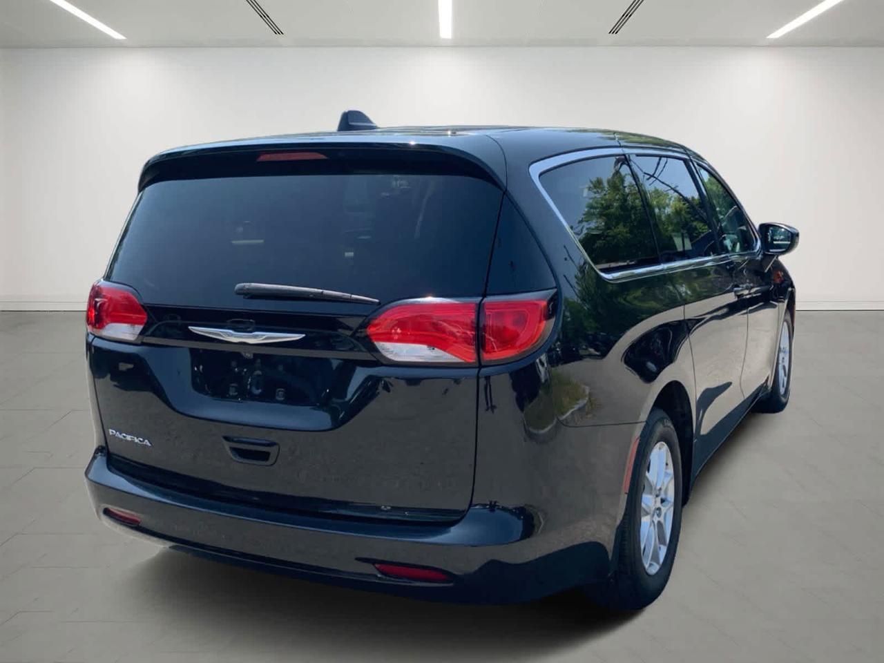 2017 Chrysler Pacifica LX Dartmouth MA