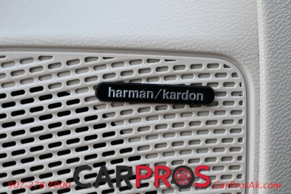 2017 Chrysler Pacifica Limited - Heated & Cooled Front Leather Seats - Second Row Heated Seats - Heated Steering Wheel - 3rd Row - Seats 7 - Remote Start - Blu-Ray Player w/ Seatback Video Screens - Harman/Kardon Speakers - Dual Sunroof Anchorage AK