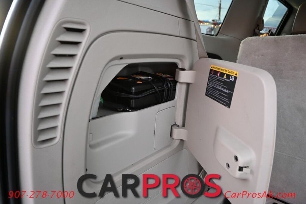 2017 Chrysler Pacifica Limited - Heated & Cooled Front Leather Seats - Second Row Heated Seats - Heated Streering Wheel - 3rd Row - Seats 7 - Remote Start - Blu-Ray Player w/ Seatback Video Screens - Harman/Kardon Speakers - Dual Sunroof Anchorage AK