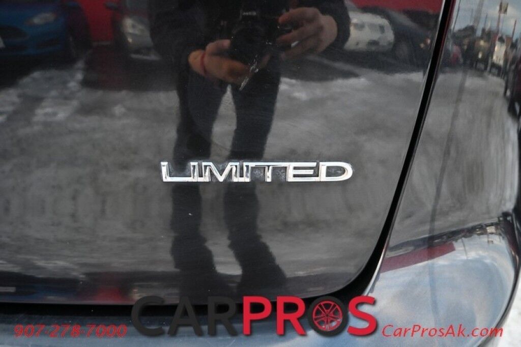 2017 Chrysler Pacifica Limited - Heated & Cooled Front Leather Seats - Second Row Heated Seats - Heated Streering Wheel - 3rd Row - Seats 7 - Remote Start - Blu-Ray Player w/ Seatback Video Screens - Harman/Kardon Speakers - Dual Sunroof Anchorage AK