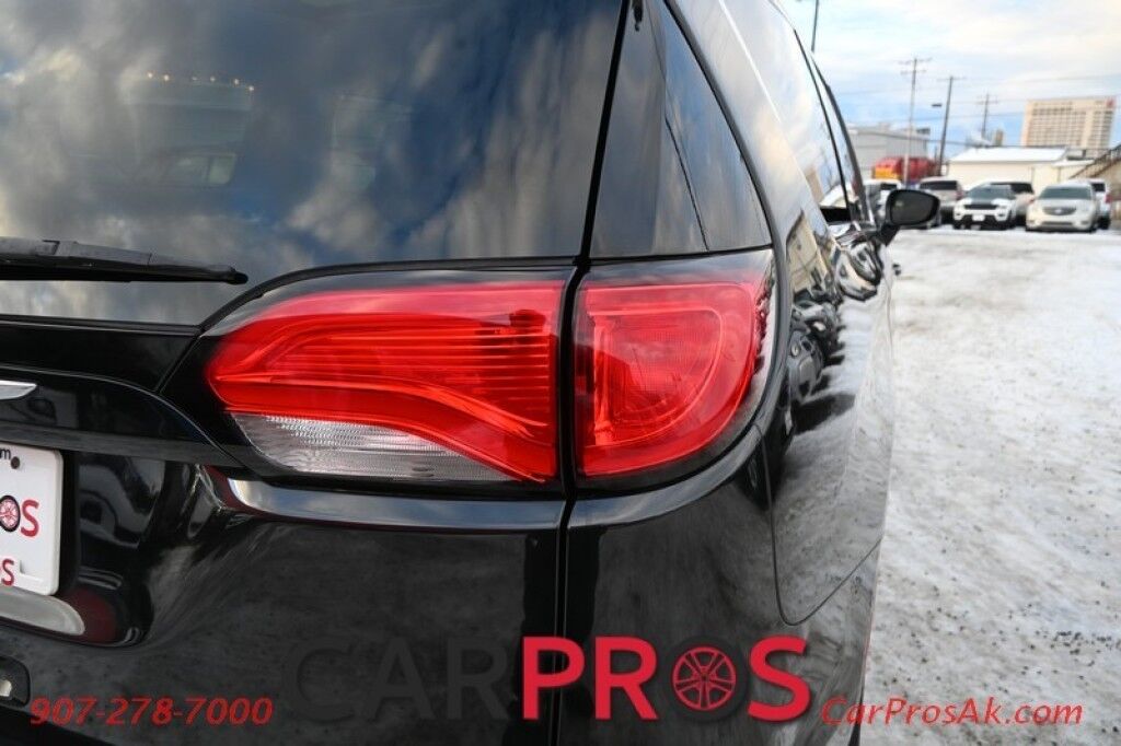 2017 Chrysler Pacifica Limited - Heated & Cooled Front Leather Seats - Second Row Heated Seats - Heated Streering Wheel - 3rd Row - Seats 7 - Remote Start - Blu-Ray Player w/ Seatback Video Screens - Harman/Kardon Speakers - Dual Sunroof Anchorage AK