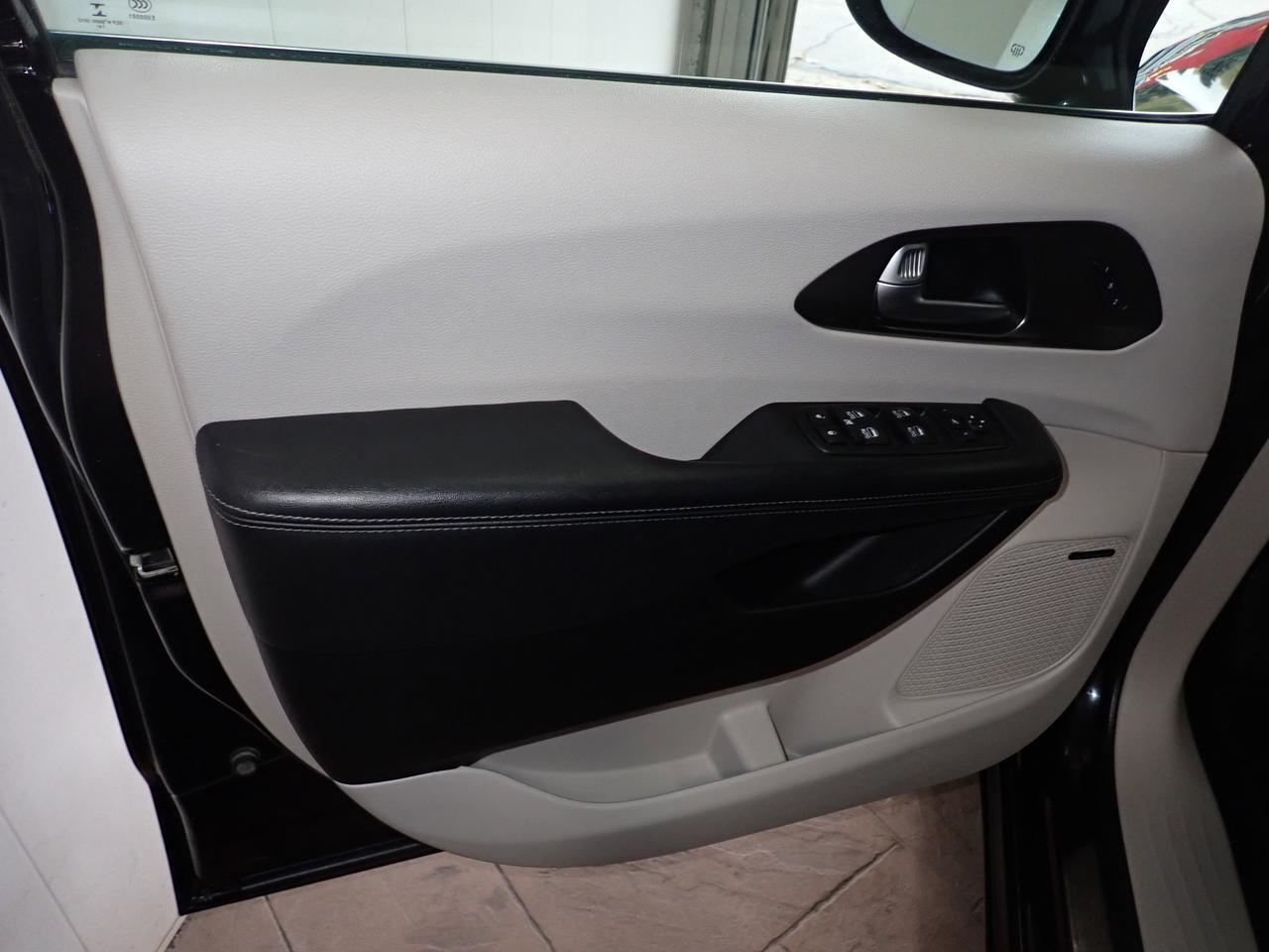2017 Chrysler Pacifica Limited 4DR PASS VAN LEATHER NAVI SUNROOF Listowel ON