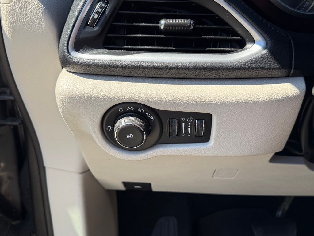 2017 Chrysler Pacifica Limited Crestwood KY