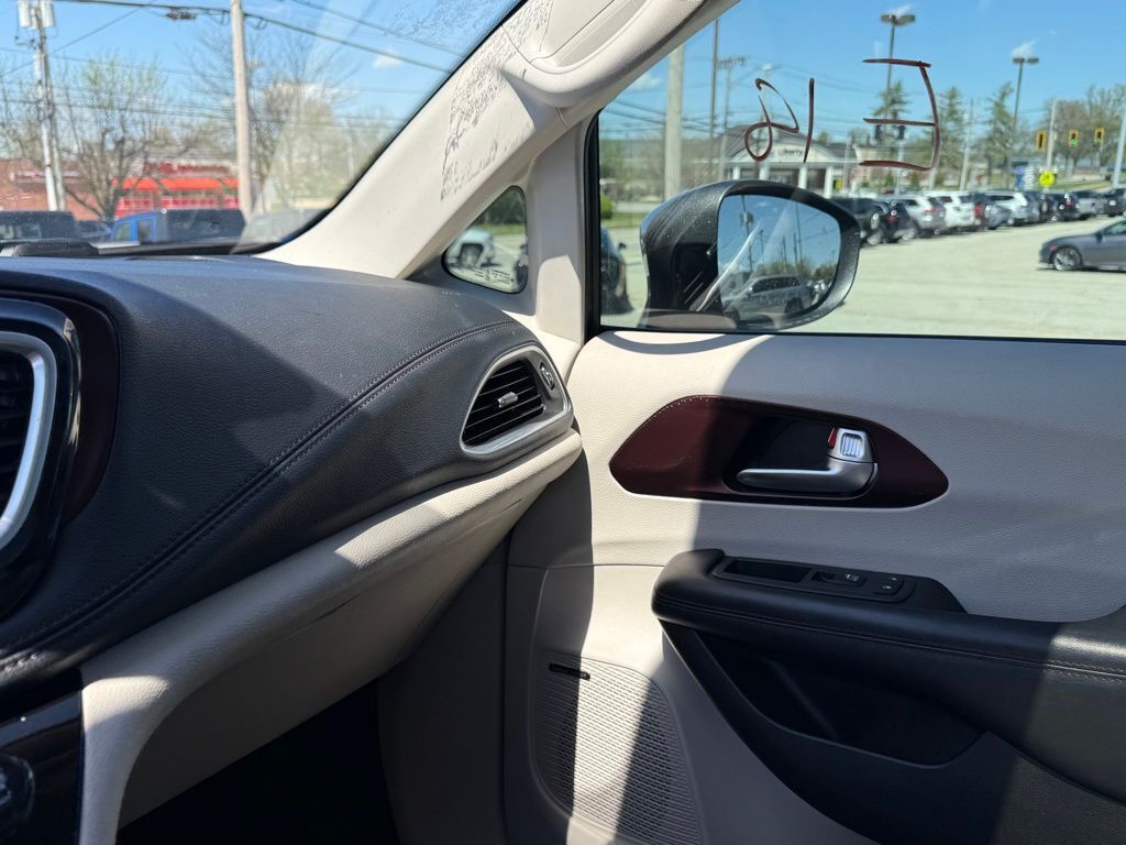 2017 Chrysler Pacifica Limited Crestwood KY