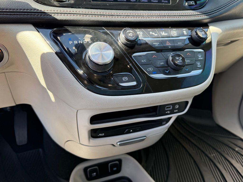 2017 Chrysler Pacifica Limited Crestwood KY